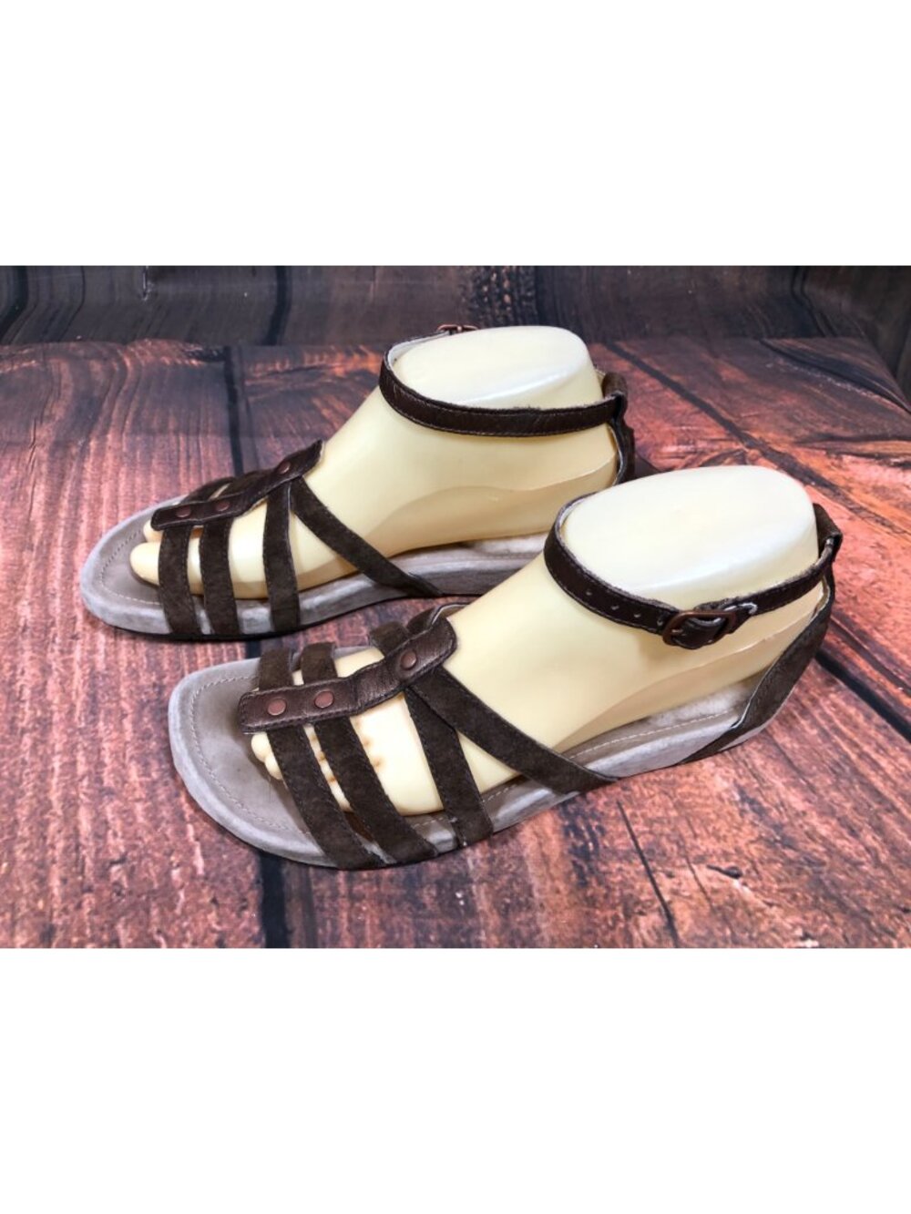 UGG 1766 Brown Leather Sandals Womens 8/39 (3c5)